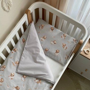 Змінна дитяча постіль Baby Mix Ведмедик у ковдрі на сірому &mdash; купити в Bubbleshop