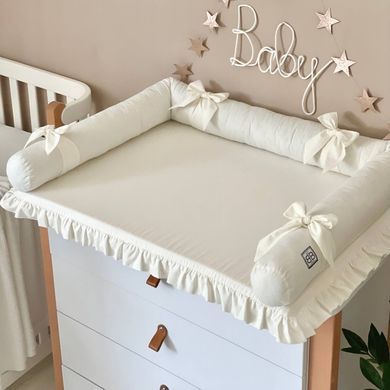 Пеленальний матрацик поплін з рюшем 60х80 Молочний &mdash; купити в Bubbleshop