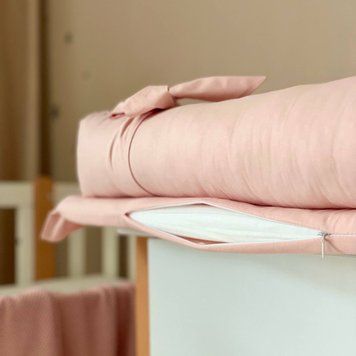 Пеленальний матрацик поплін з рюшем 60х80 Пудра &mdash; купити в Bubbleshop