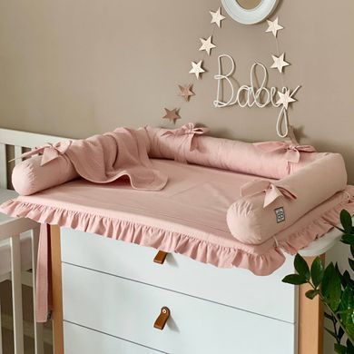 Пеленальний матрацик поплін з рюшем 60х80 Пудра &mdash; купити в Bubbleshop