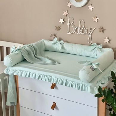 Пеленальний матрацик поплін з рюшем 60х80 Світла мята &mdash; купити в Bubbleshop