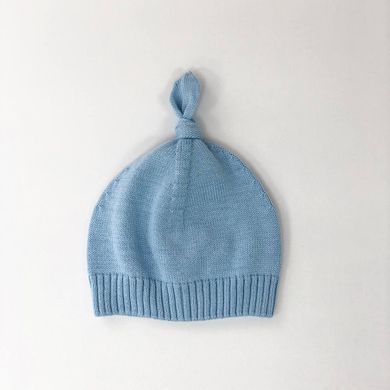Шапочка вязана з помпоном блакитний &mdash; купити в Bubbleshop