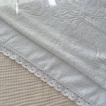 Крижма махрова "Янголята" біла з мереживом (без куточка) &mdash; купити в Bubbleshop