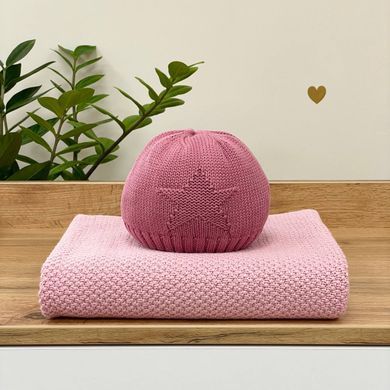 Шапочка вязана із зіркою бургунді &mdash; купити в Bubbleshop
