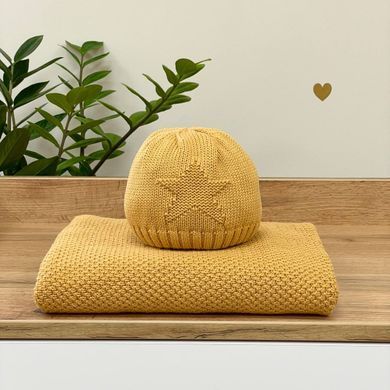 Шапочка вязана із зіркою гірчиця &mdash; купити в Bubbleshop