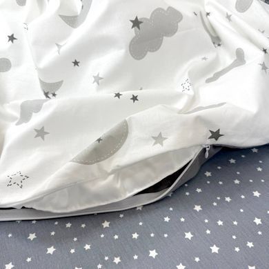 Комплект постільної білизни для новонародженого Baby Mix Хмаринки сірі з місяцем, колір сірий &mdash; купити в Bubbleshop
